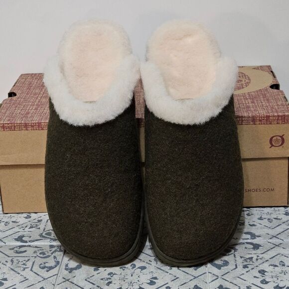 Born, Womens, Wool and Shearling Slippers or Clogs. NIB-Size 9 - Picture 2 of 6
